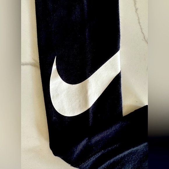 Nike womens extra small (XS) leggings with wide elastic waistband! - Picture 6 of 6